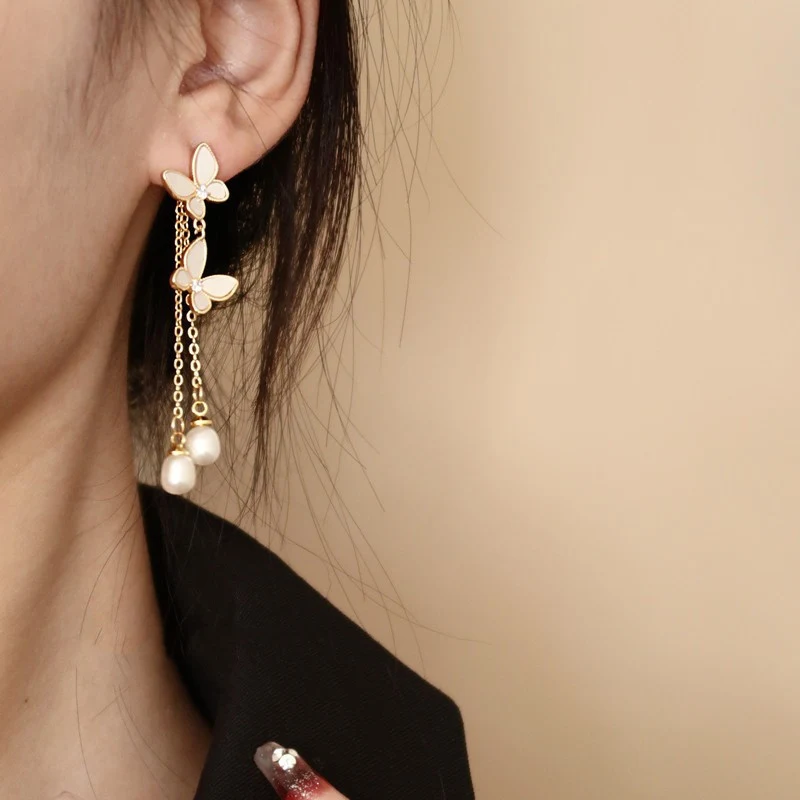 Vintage lange dames oorbellen met parelmoer schelp, vlinder en kwast – elegantie en charme voor jouw stijl.