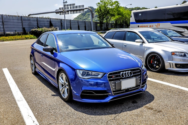 RS3 セダンのアウディのある生活・アウディファミリーツーリング・牧歌の里に関するカスタム事例の投稿画像5枚目