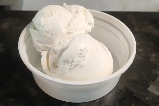 Vanilla Ice Cream Double Scoop With Chocolate Dressing