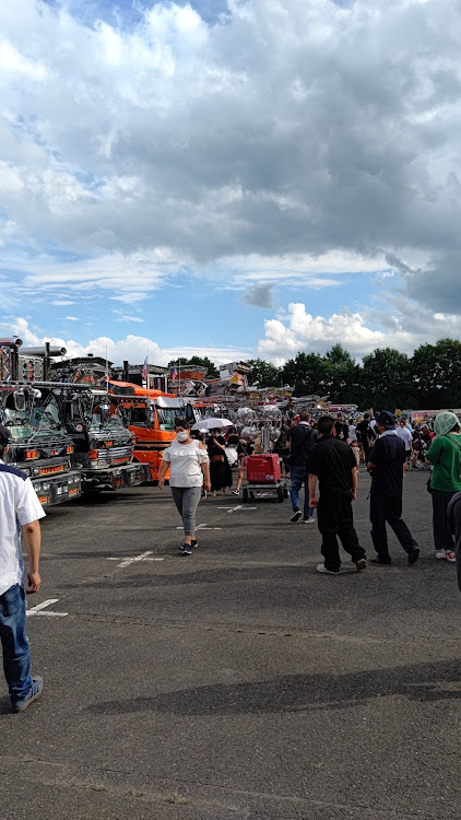 キャラバンコーチのいつもイイネ&コメントありがとうございます🙇‍♂️・戦争反対・歌麿会チャリティーイベント・お盆休みに関するカスタム事例の投稿画像4枚目