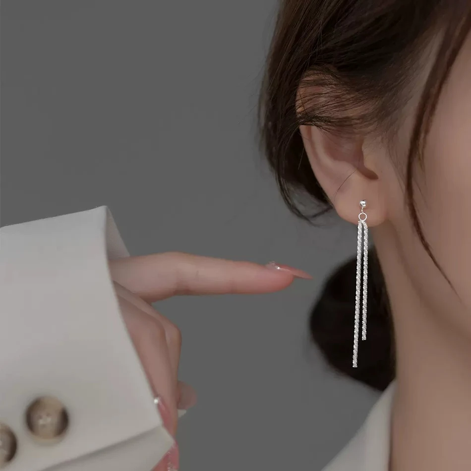 Boucles d'oreilles à pampilles étoiles en argent S925 pour femme, élégantes et longues. Un bijou parfait pour sublimer votre look et briller en toute occasion.