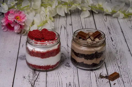 Red Velvet Jar Cake With KitKat Jar Cake