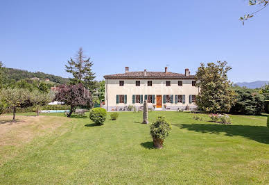 Villa avec piscine et jardin 2