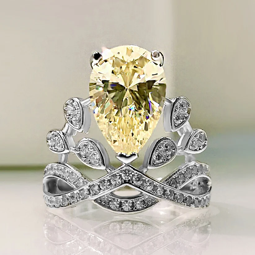 Anel Coroa Diamante Amarelo Personalizado Gota D'água 8x12mm. Joia única e elegante, ideal para presentear alguém especial.