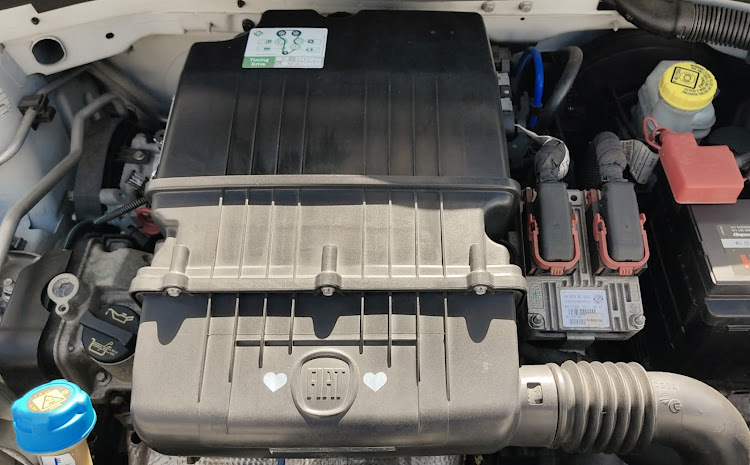 500Cのいつもありがとうございます・音の追求・作業時間1時間未満・エアクリーナー取付・明日はファンブック発売日に関するカスタム事例の投稿画像2枚目