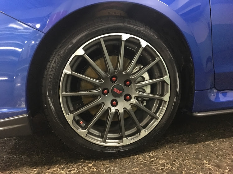 レヴォーグの洗車・タイヤ交換に関するカスタム事例の投稿画像2枚目