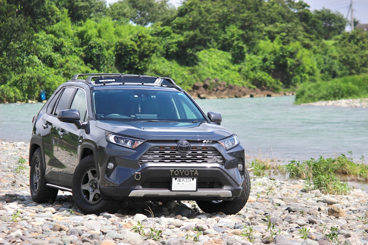 RAV4のKMC・オープンカントリーATプラス・gobuyama2・USA・相模川に関するカスタム事例の投稿画像4枚目