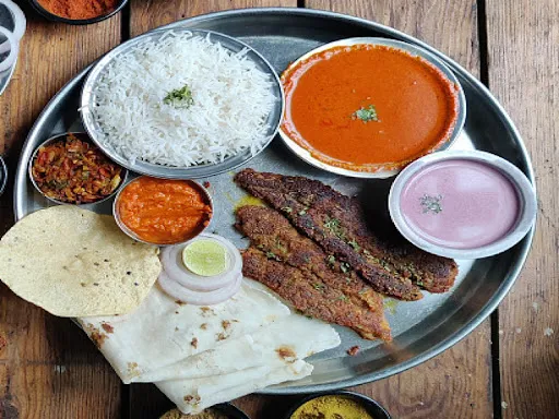 Bombil Thali