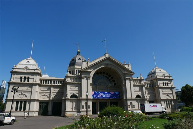 王立展示館とカールトン庭園