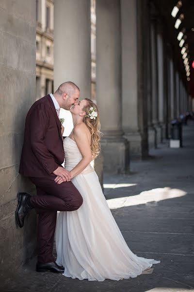 Fotógrafo de casamento Larisa Paschenko (laraphotographer). Foto de 24 de fevereiro 2018