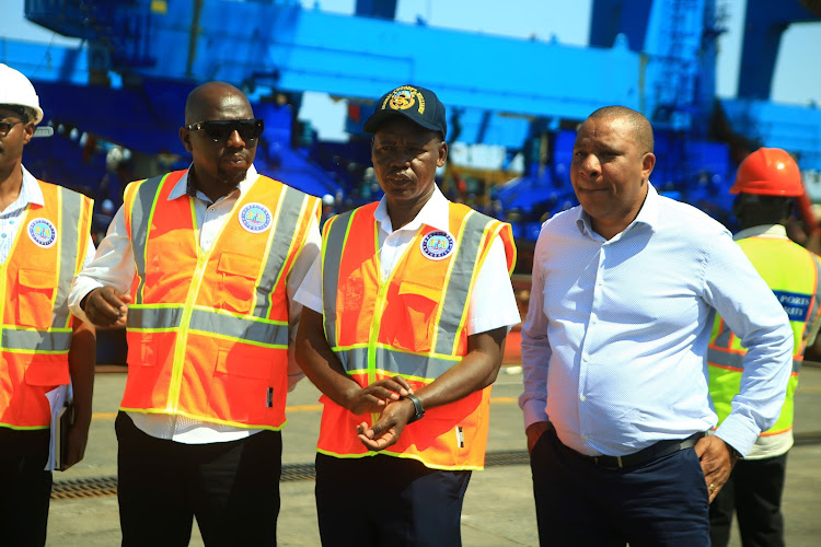 Transport CS Kipchumba Murkomen. KPA MD Captain William Ruto and chairman Benjamin Tayari at the Mombasa port on Monday.