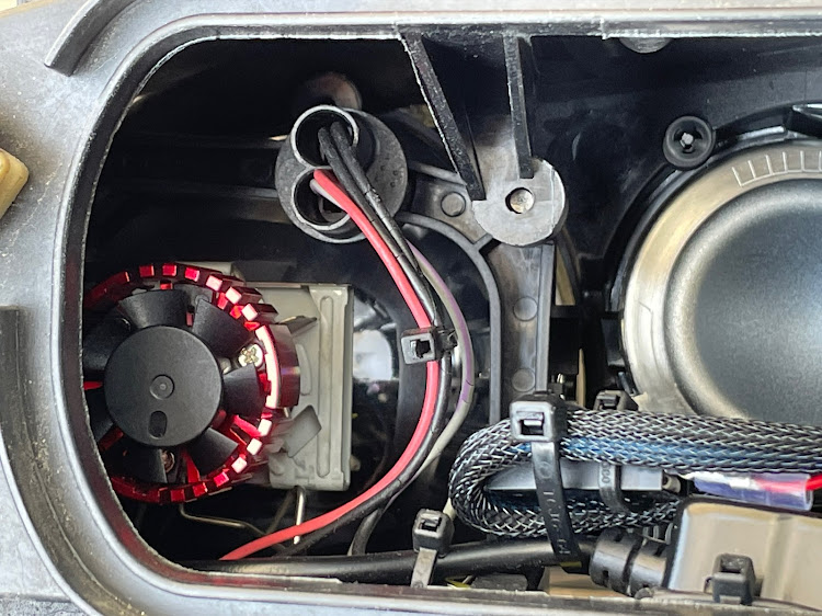 アテンザスポーツワゴンのD2S LED化・H1 LED・相変わらずクルマの画像なし・DIY・次は左のエンジンマウント交換に関するカスタム事例の投稿画像3枚目