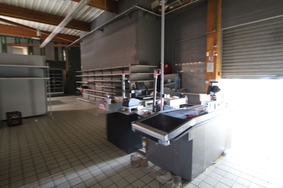 Location  locaux professionnels  650 m² à Montcourt-Fromonville (77140), 4 200 €