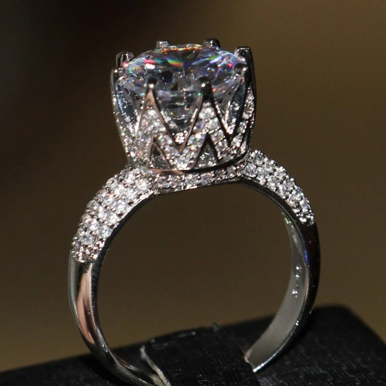 Anillo de diamantes Wish Cross Mirror Clásico de ocho garras en platino para mujer, joya de lujo europea y americana para comercio exterior