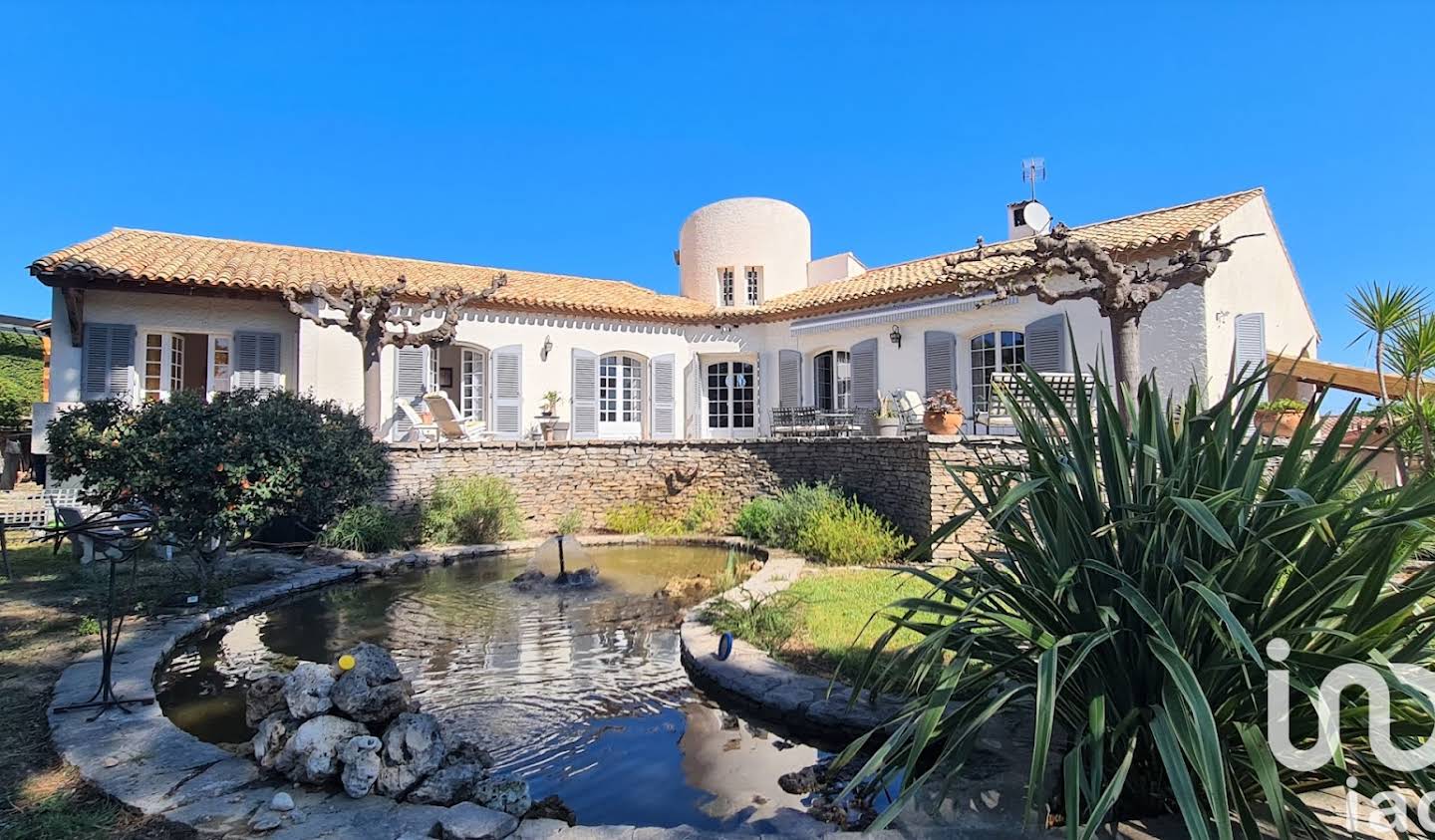 Property with pool Pezenas