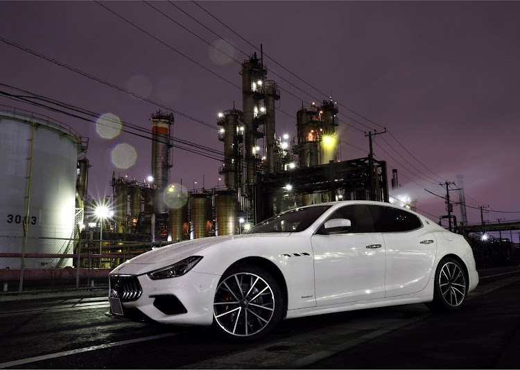 ギブリの工場・工場夜景・夜景と愛車・マセラティに関するカスタム事例の投稿画像1枚目