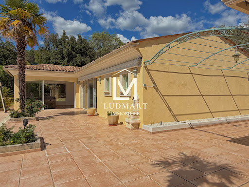 Villa avec piscine et jardin 4