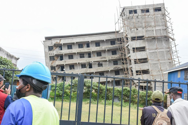 Collapsed building in Kinoo