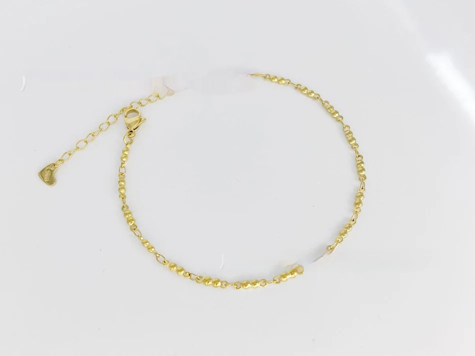 Eenvoudige enkelbandjes van roestvrij staal in Europese en Amerikaanse stijl. Stijlvolle sieraden voor dames. Perfect voor elke dag.