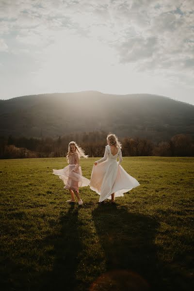 Fotógrafo de casamento Ivana Hodžová (mamafotodizajn). Foto de 1 de maio 2023