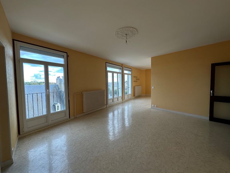 Location  appartement 5 pièces 118 m² à Issoudun (36100), 990 €