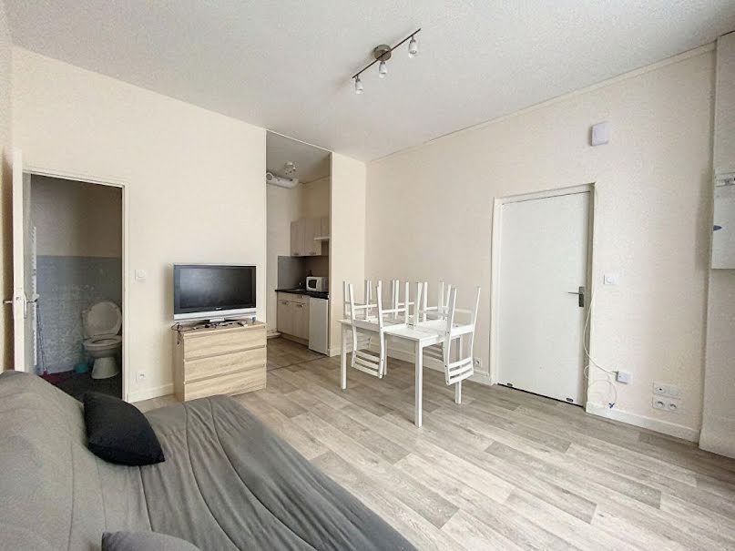 Location  appartement 1 pièce 20 m² à Saint-Flour (15100), 270 €