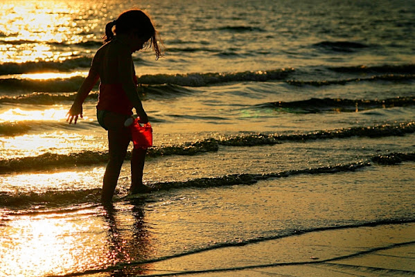 Bambina al tramonto di AFinocchiaro