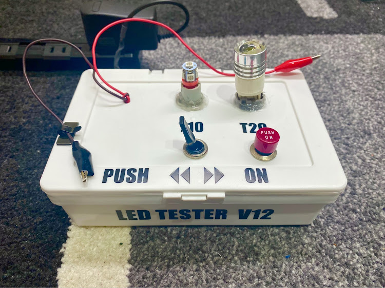アコードのLED TESTER V12・LED点灯テスト・T10  LED・T20シングル・擬似的にウインカーに関するカスタム事例の投稿画像1枚目