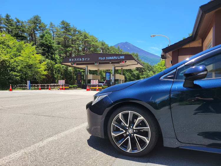 カローラスポーツの富士山と愛車・ドライブ記録・マニュアル車は楽しい・助手席は揺りかご仕様😪・暑中お見舞い申し上げます🍉に関するカスタム事例の投稿画像1枚目