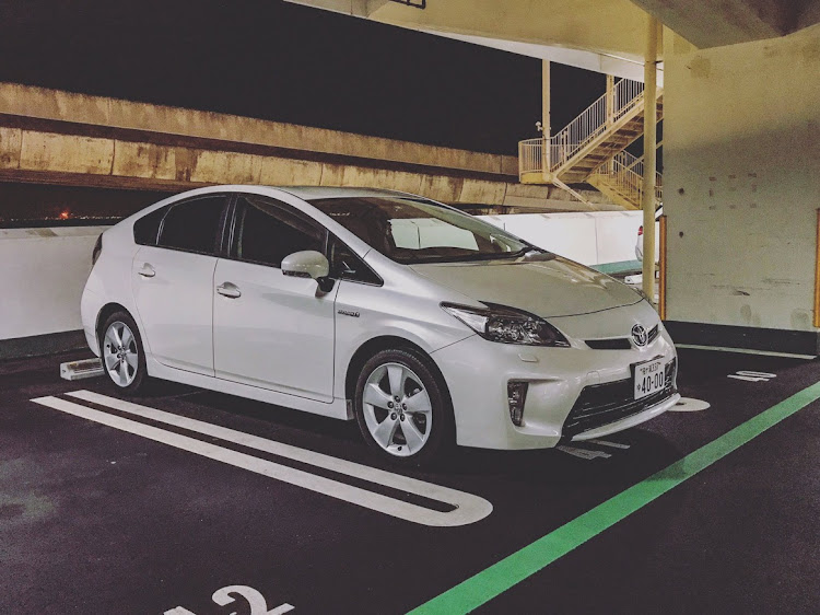 プリウスの目指せPickUpCars・低そうで低くない少し低い車・30プリウス・10月も宜しくお願いしますに関するカスタム事例の投稿画像2枚目