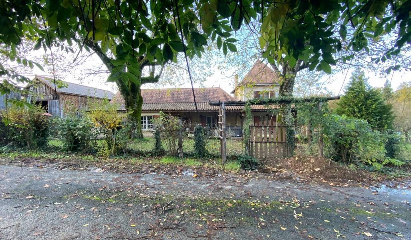 Maison avec terrasse Cause-de-Clérans