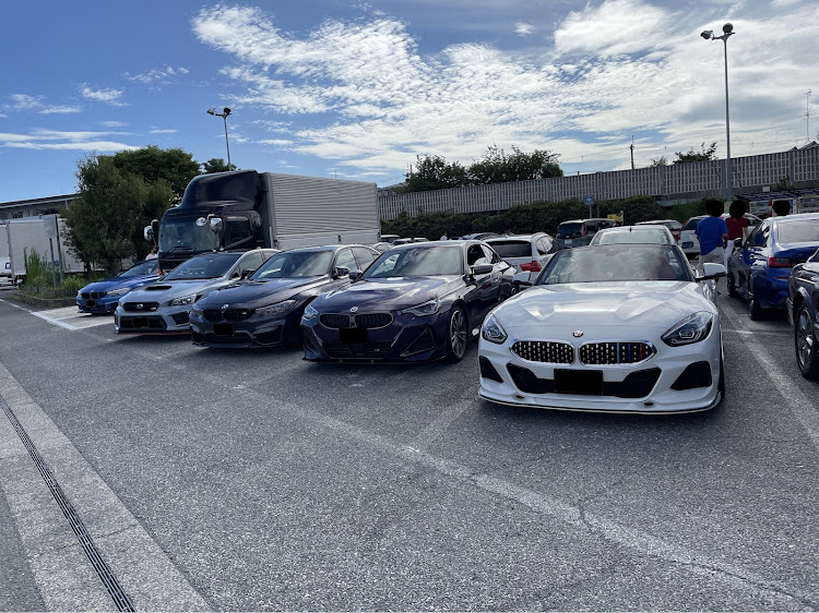 M3 セダンのBMW・F80M3・吹田SA上り・昼間の撮影・シエンタハイブリッドに関するカスタム事例の投稿画像5枚目