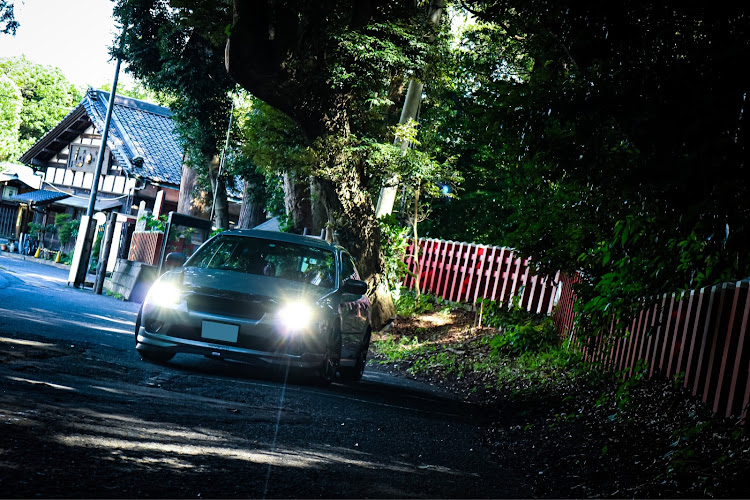 レガシィツーリングワゴンのドライブ・神社と愛車・エンブレム塗装・シール剥がし・ドアハンドルプロテクターに関するカスタム事例の投稿画像1枚目