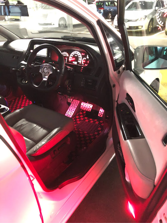 オデッセイのDIY・フットライトに関するカスタム事例の投稿画像1枚目