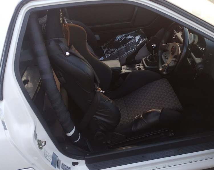 RX-7の新緑と愛車・琴平峠・ピレリマット交換・77777Km達成・レカロSR-2に関するカスタム事例の投稿画像15枚目