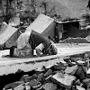 A man prays in the rooftop of a collapsed building in Ballakot, formerly a popular tourist resort<br />
foto: © Shahidul Alam