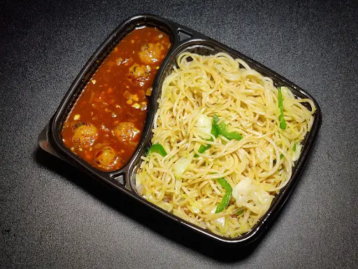 Veg Noodles With Veg Manchurian Gravy