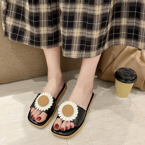 Title 3, Ladies outdoor small daisy slippers for comfor...