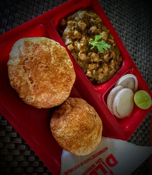 Chole Kachori (2 Pieces)