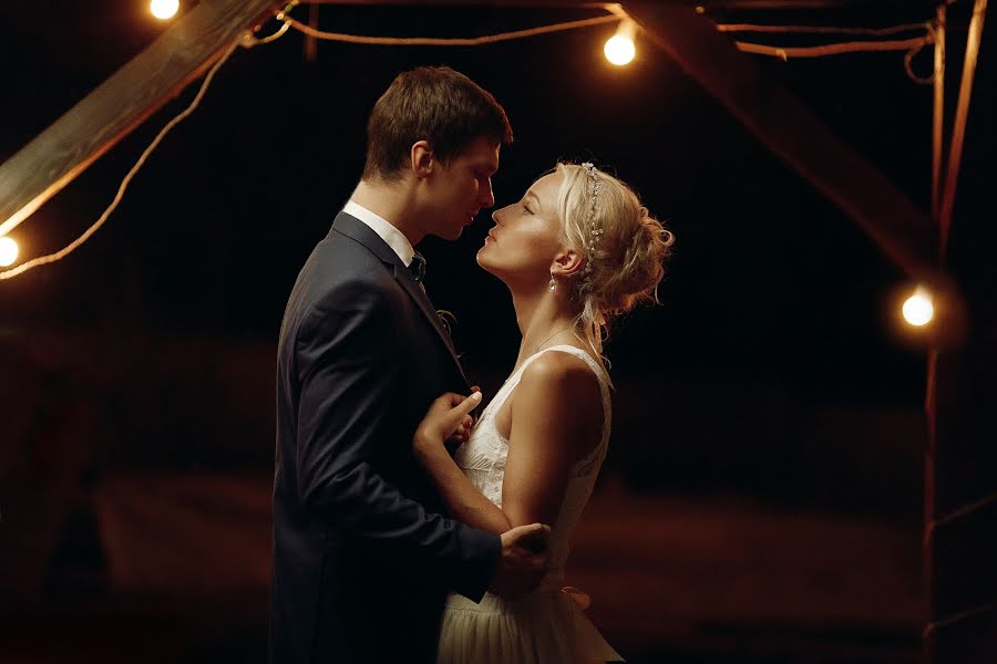 Fotógrafo de casamento Oleg Marchenko (mfoto). Foto de 22 de agosto 2015