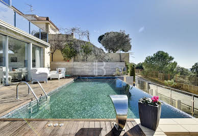 Villa with pool and garden 7