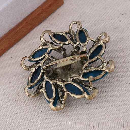 Title 5, Retro Fashion Personality Flower Resin Alloy Ex...