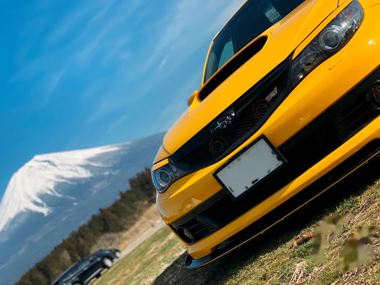 インプレッサ WRX STIの富士山・ふもとっぱら・愛車撮影・サンライズイエロー・カメラ女子に関するカスタム事例の投稿画像3枚目