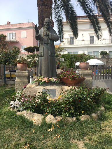 padre Pio alle giostrine 