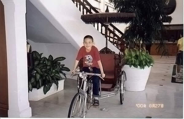 2000Aug27TonyHHn.jpg
