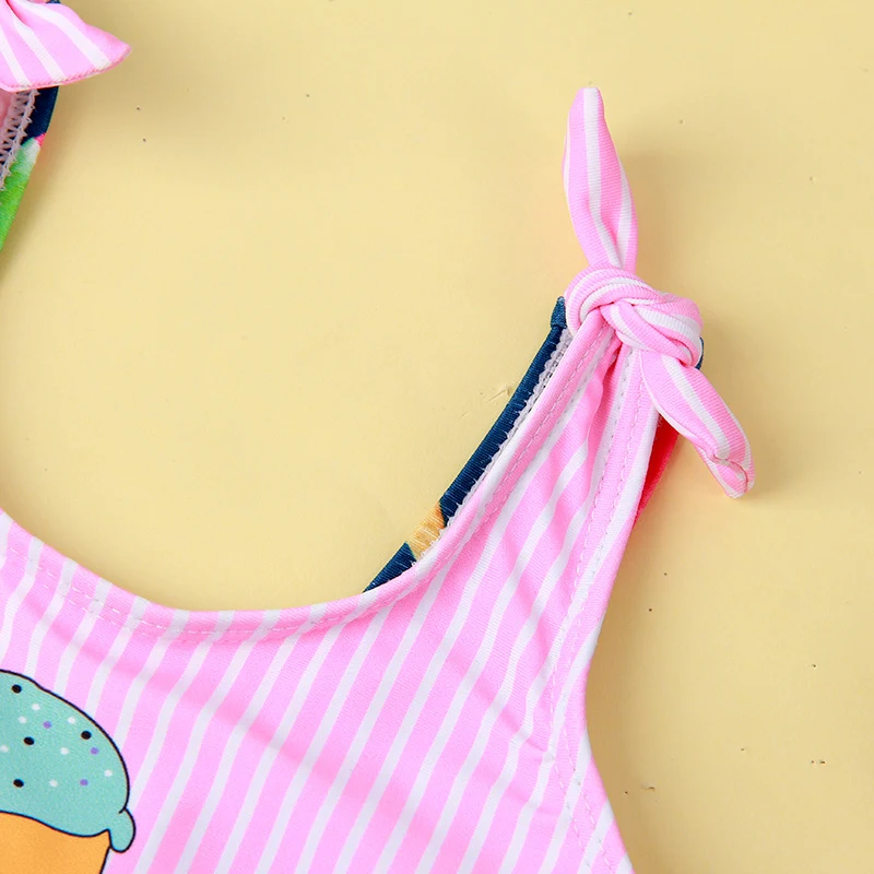 Kinder zwemkleding uit één stuk met ijsprint, comfortabel, zeer elastisch. Ideaal voor zwemmen en spelen voor de kleintjes.