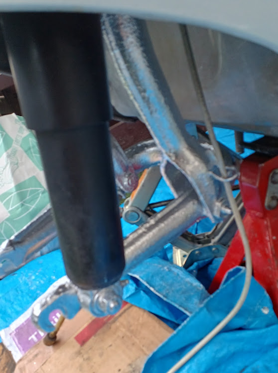 スバルその他の下廻り塗装・DIY・何故にこの色？に関するカスタム事例の投稿画像3枚目