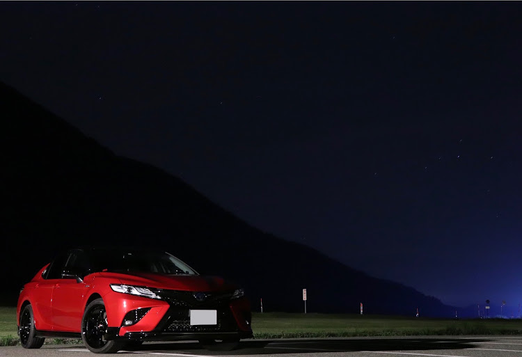 カムリの70カムリ・赤い車・夜に撮影・ナイトドライブ・キレイな車は気持ちいい(´ｰ｀)に関するカスタム事例の投稿画像2枚目