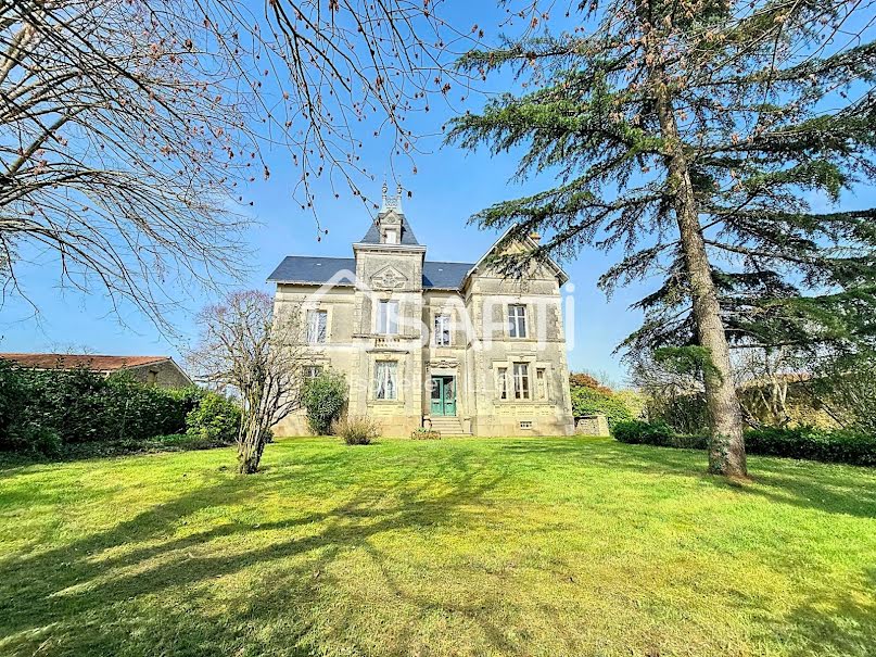 Vente maison 7 pièces 307 m² à Sainte-Gemme-la-Plaine (85400), 695 000 €