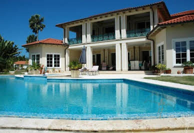 Villa with pool 2